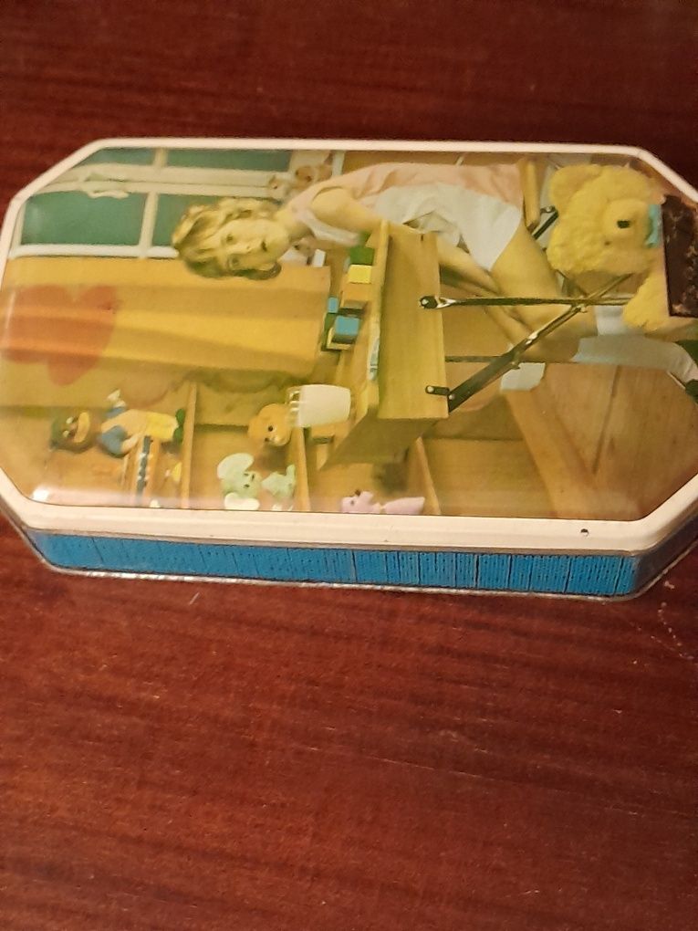 Caixa metálica vintage de rebuçados