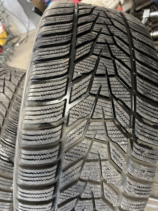 Hankook Winter i*cept evo3 W330 245/45 19