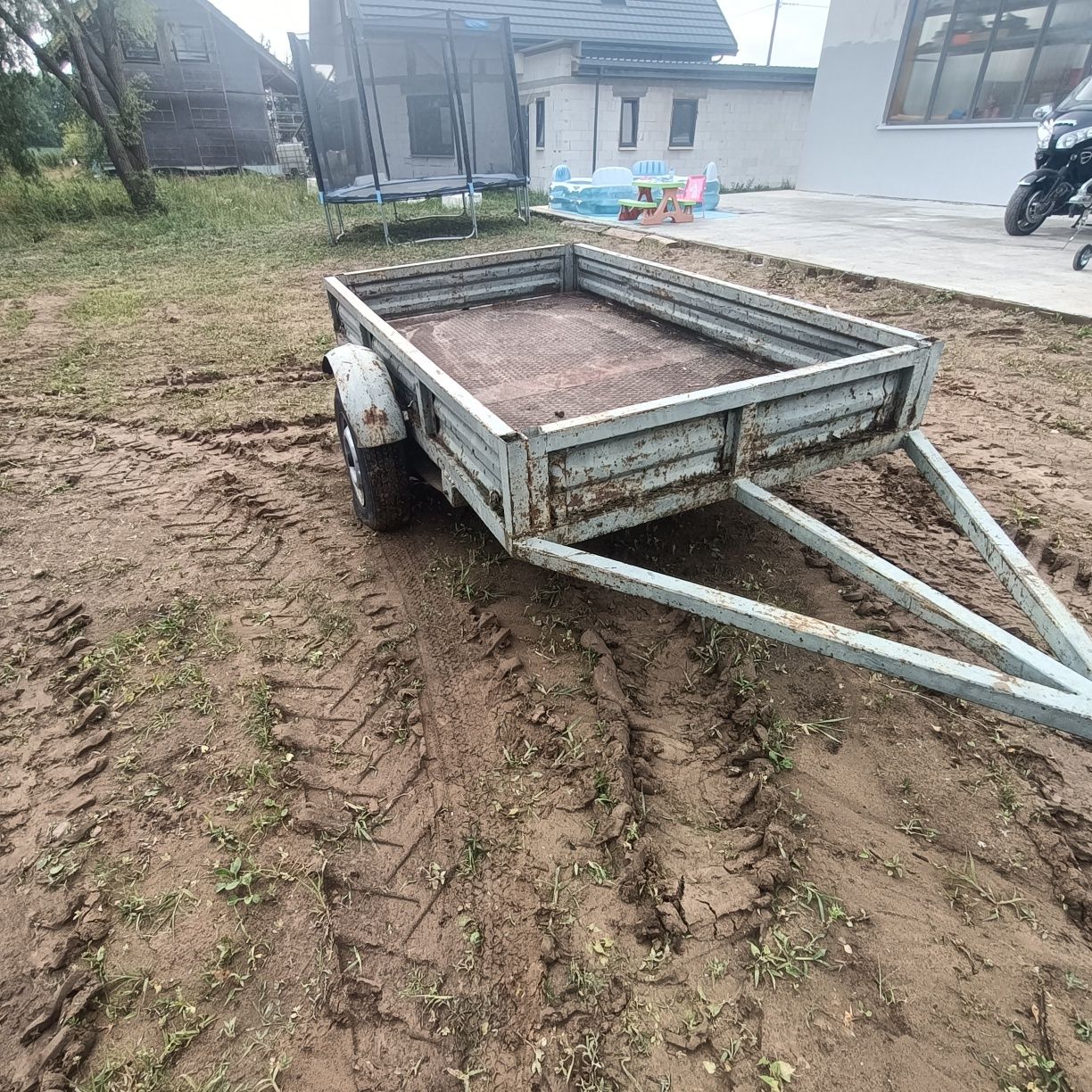 Solidna przyczepka na rejsorze