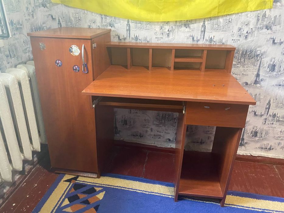 Компʼютерний стіл б/у