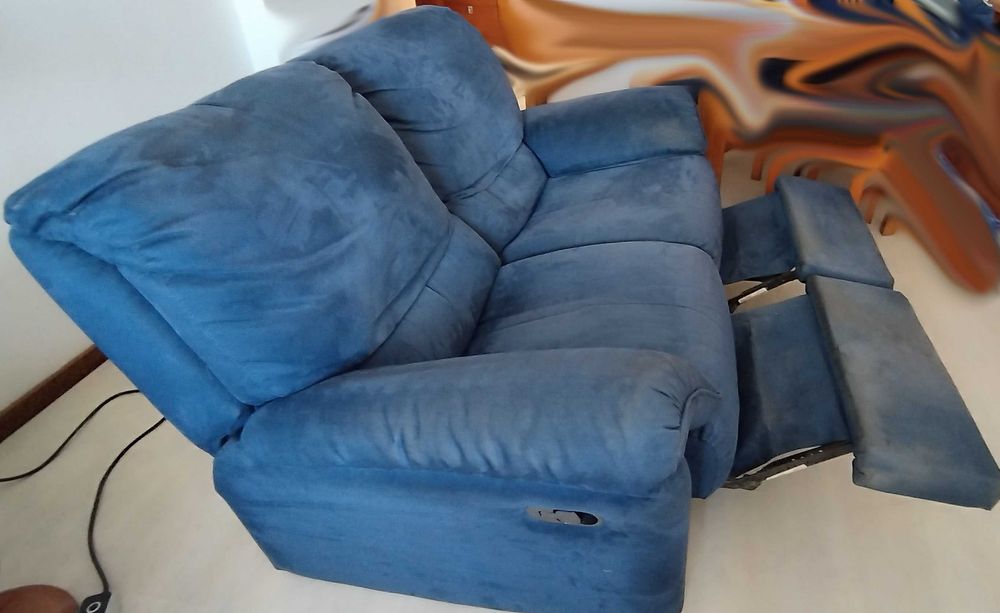 2 Sofás Divani & Divani - um deles tem duplo Relax