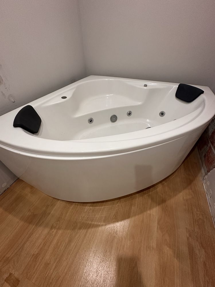 Jacuzzi spa banheira hidromassagem nova