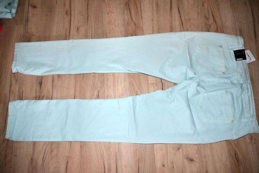 Elastyczne spodnie jeans SKINNY szwajcarskiej firmy CHICOREE 42