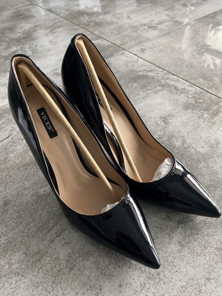 Buty szpilki lakierowane