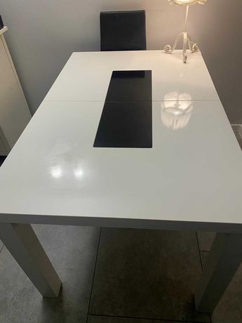 Stół biały zadbany
