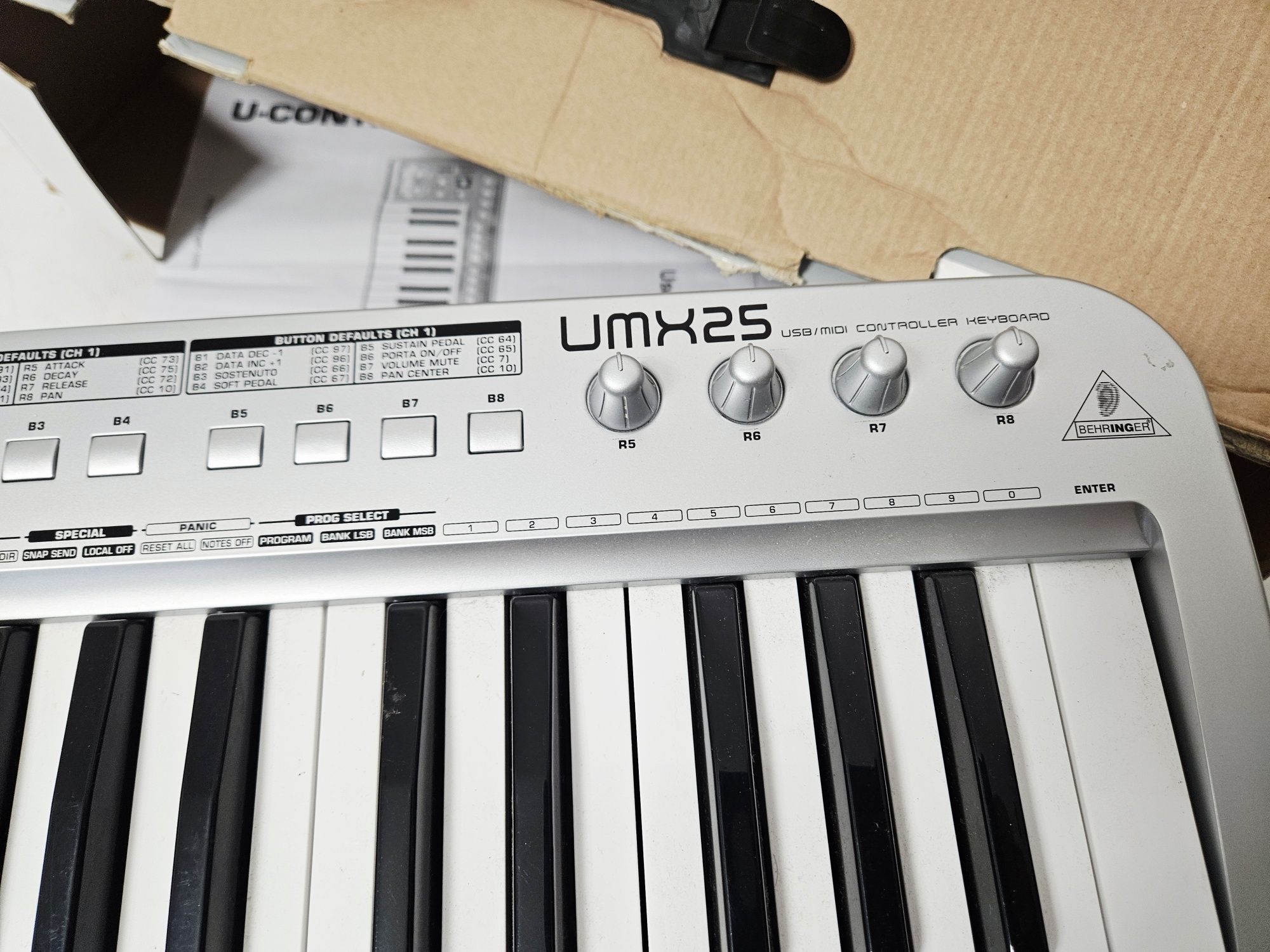 Klawiatura sterującą MIDI Behringer UMX25