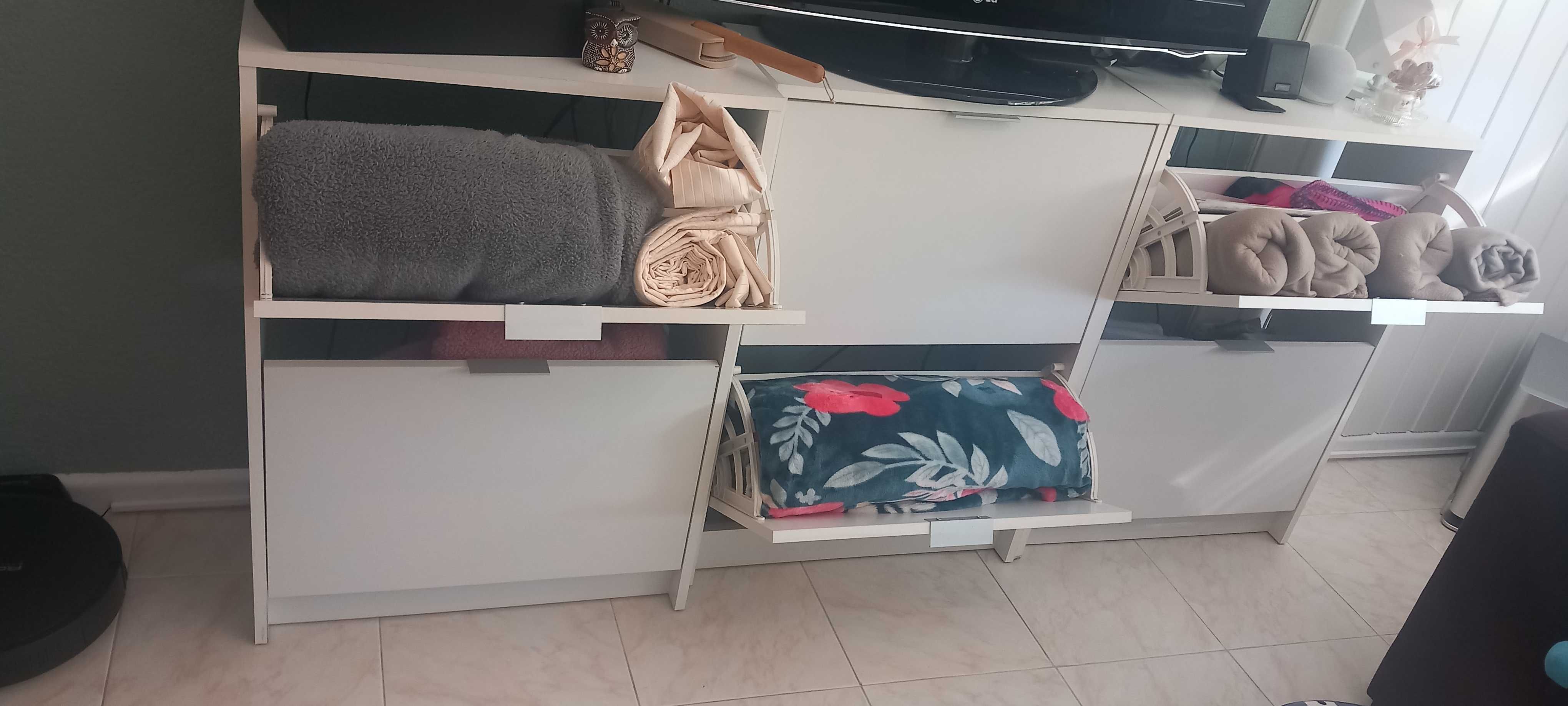Sapateiras com bastante arrumação