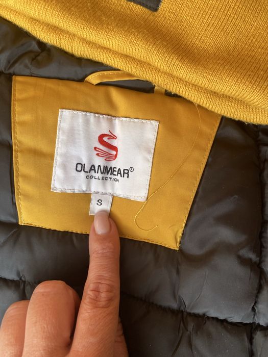 Жіночка парка горчичного кольору