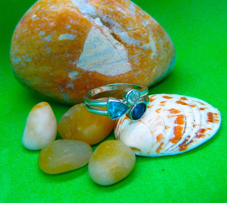 Anel Aço Prateado c/ Pedras Azuis NOVO - Saldos