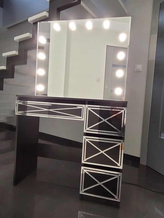 Toaletka z lustem led