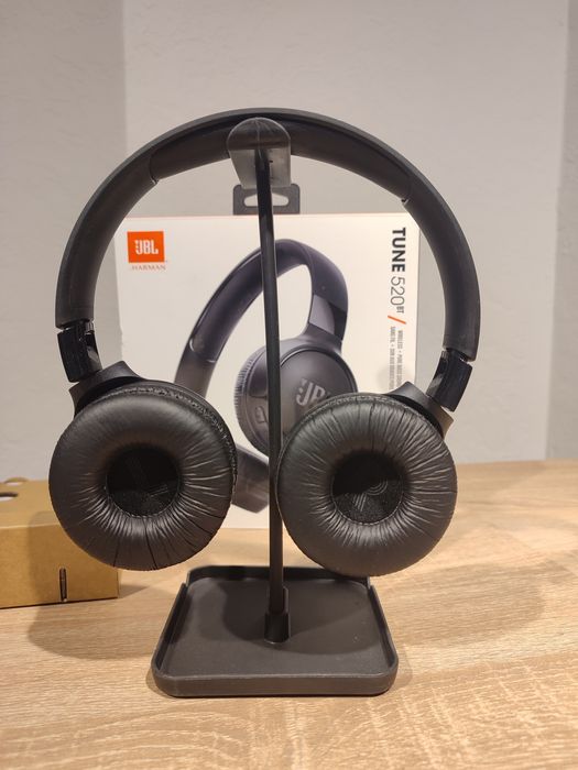Бездротові накладні навушники JBL Tune 520BT.