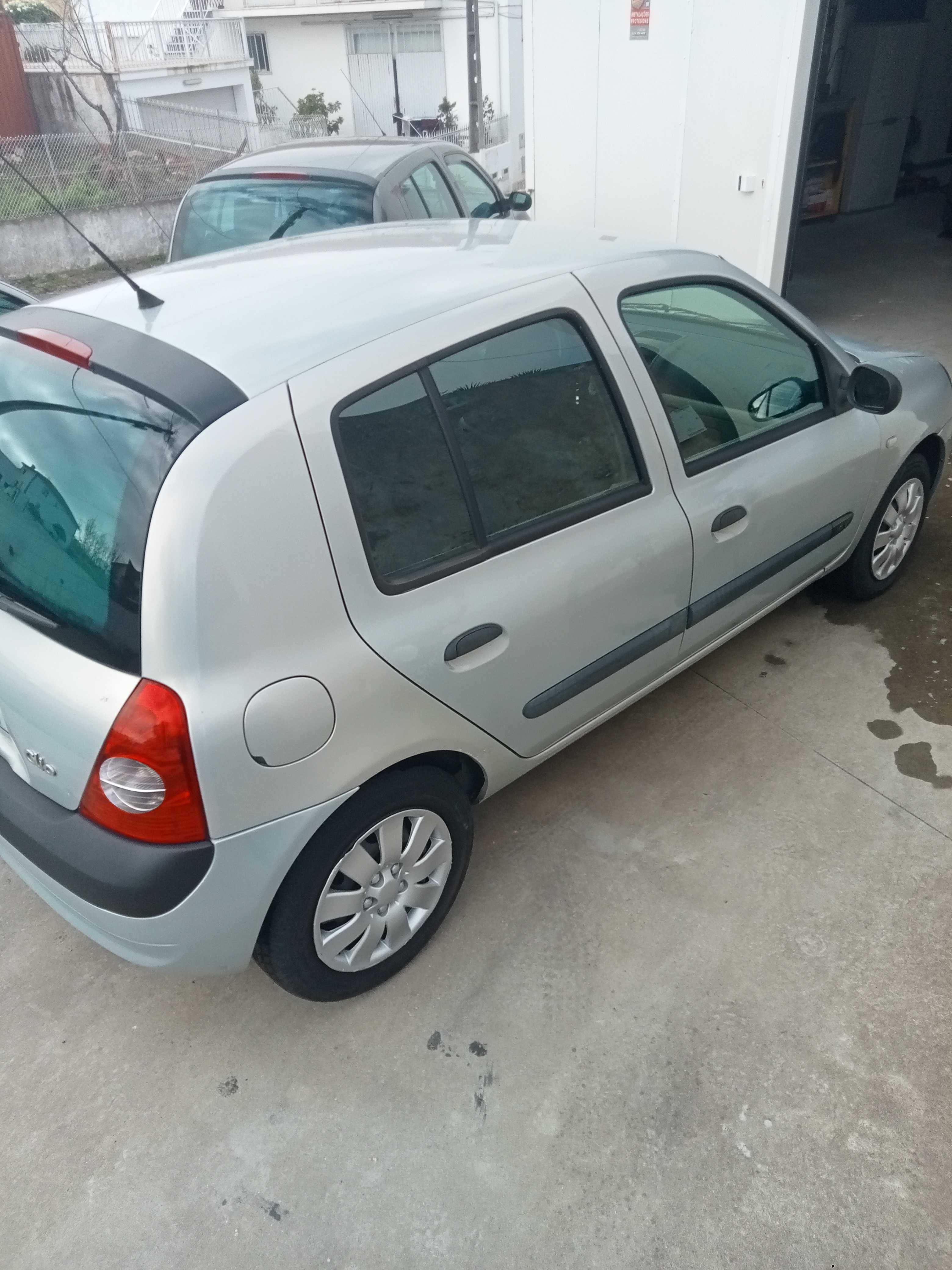 Renault Clio 1.2 16v -2003