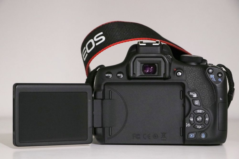 Canon 750D, body як новий. Можна з 18-135mm. Кращий за 250 4000 2000d
