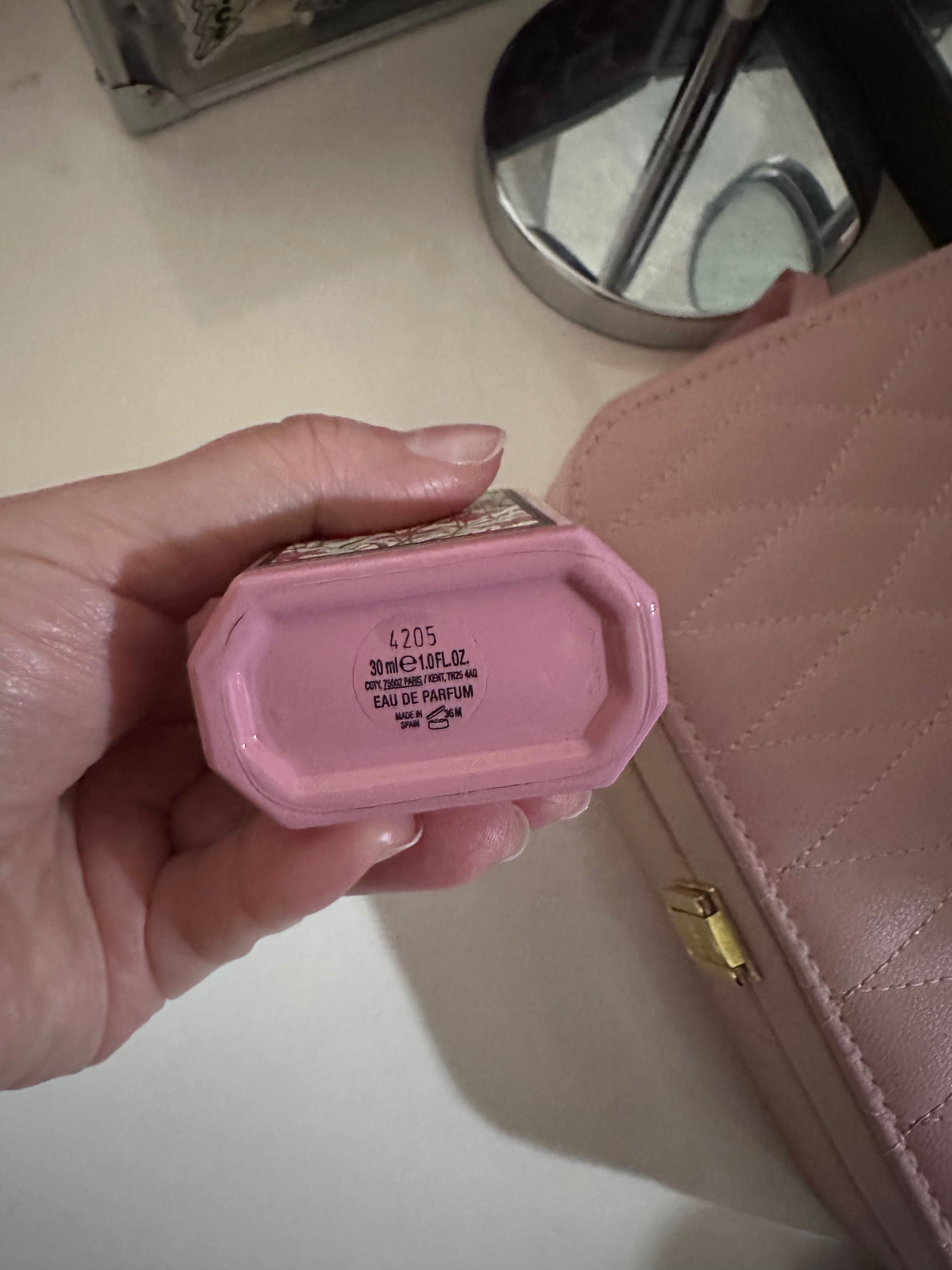 Продаю жіночі духи Gucci Flora 30 мл.