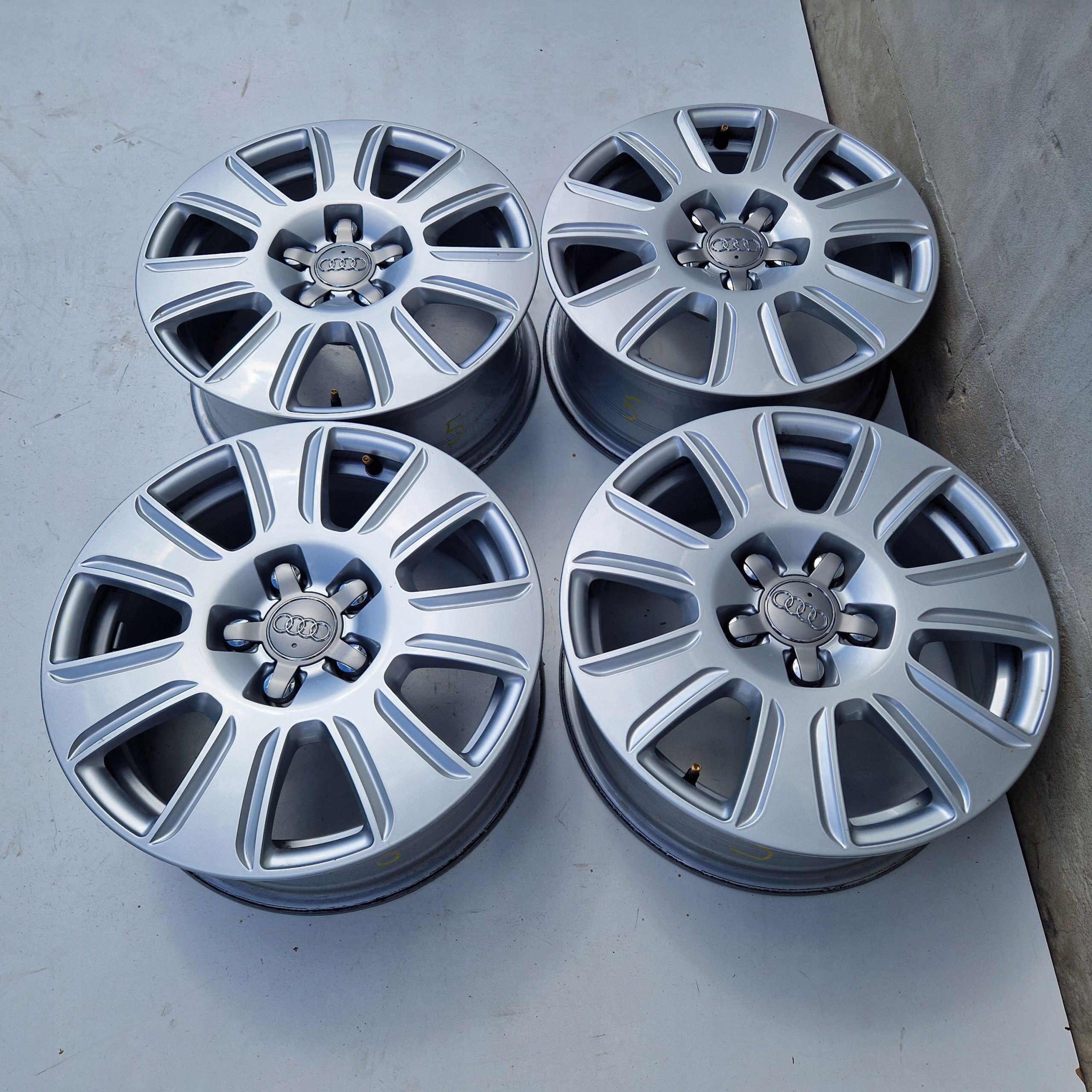 Audi A4 B6 B7 A6 C5 C6 A3 Q3 16" 5x112 ET33