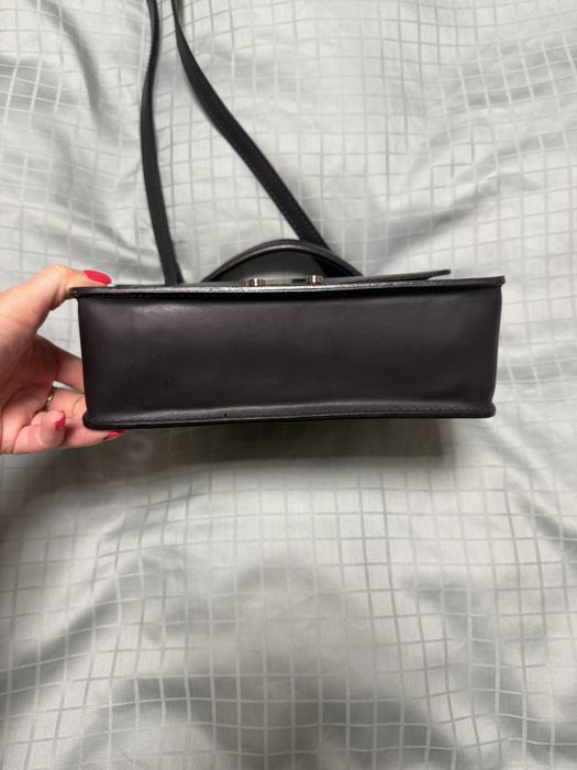 Чорна жіноча шкіряна сумка