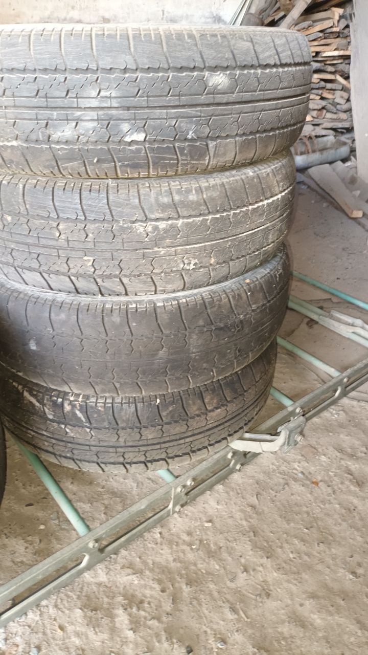 Продам шини r13 комплектом і по одній