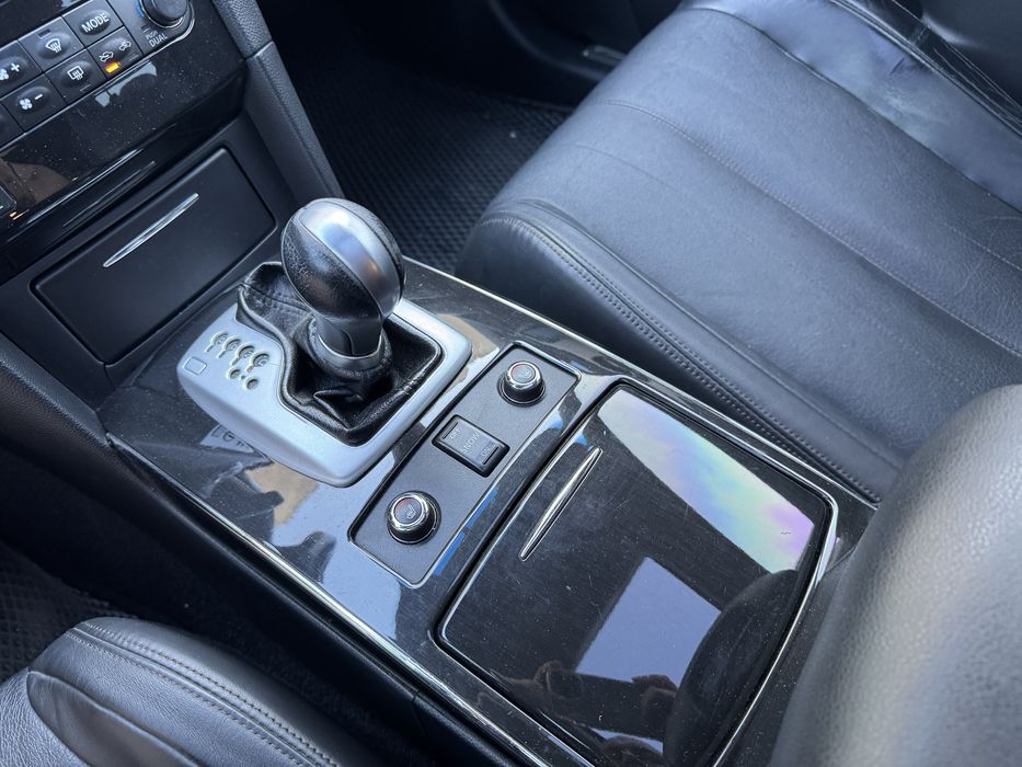 Infiniti QX70 3,7 газ/бенз 2013