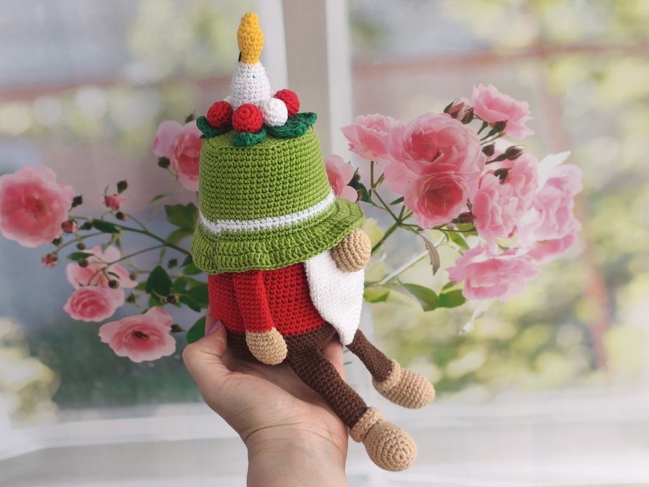 М'ягка іграшка ручної роботи Гномик-Торт