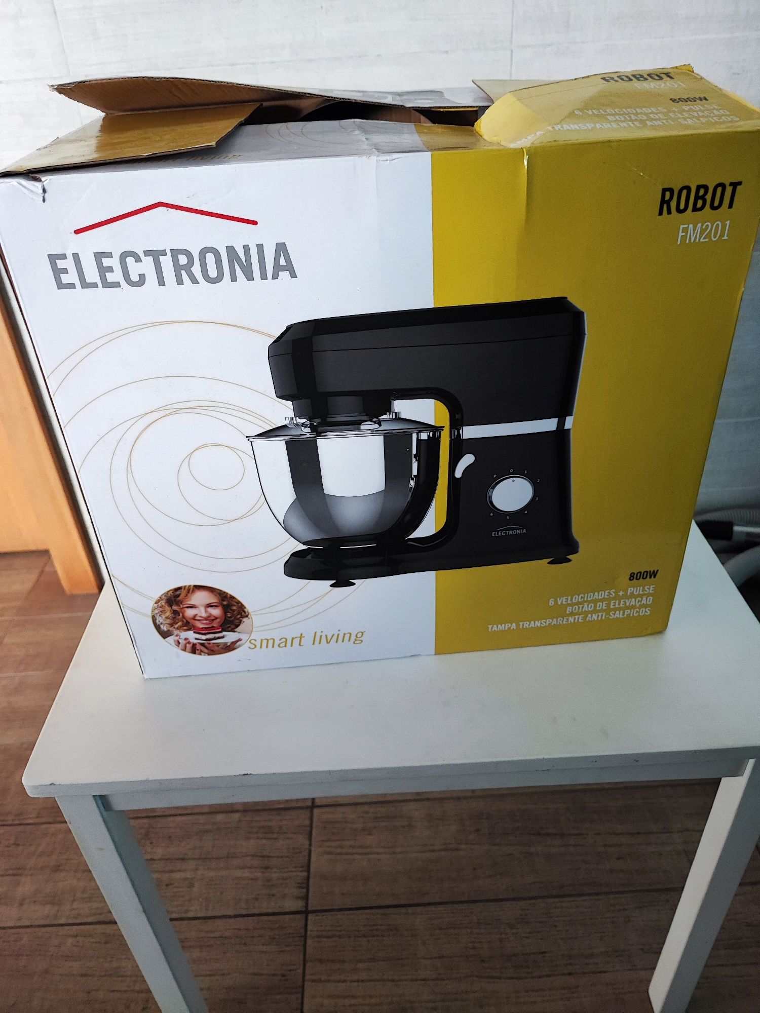 Robot de cozinha electronia