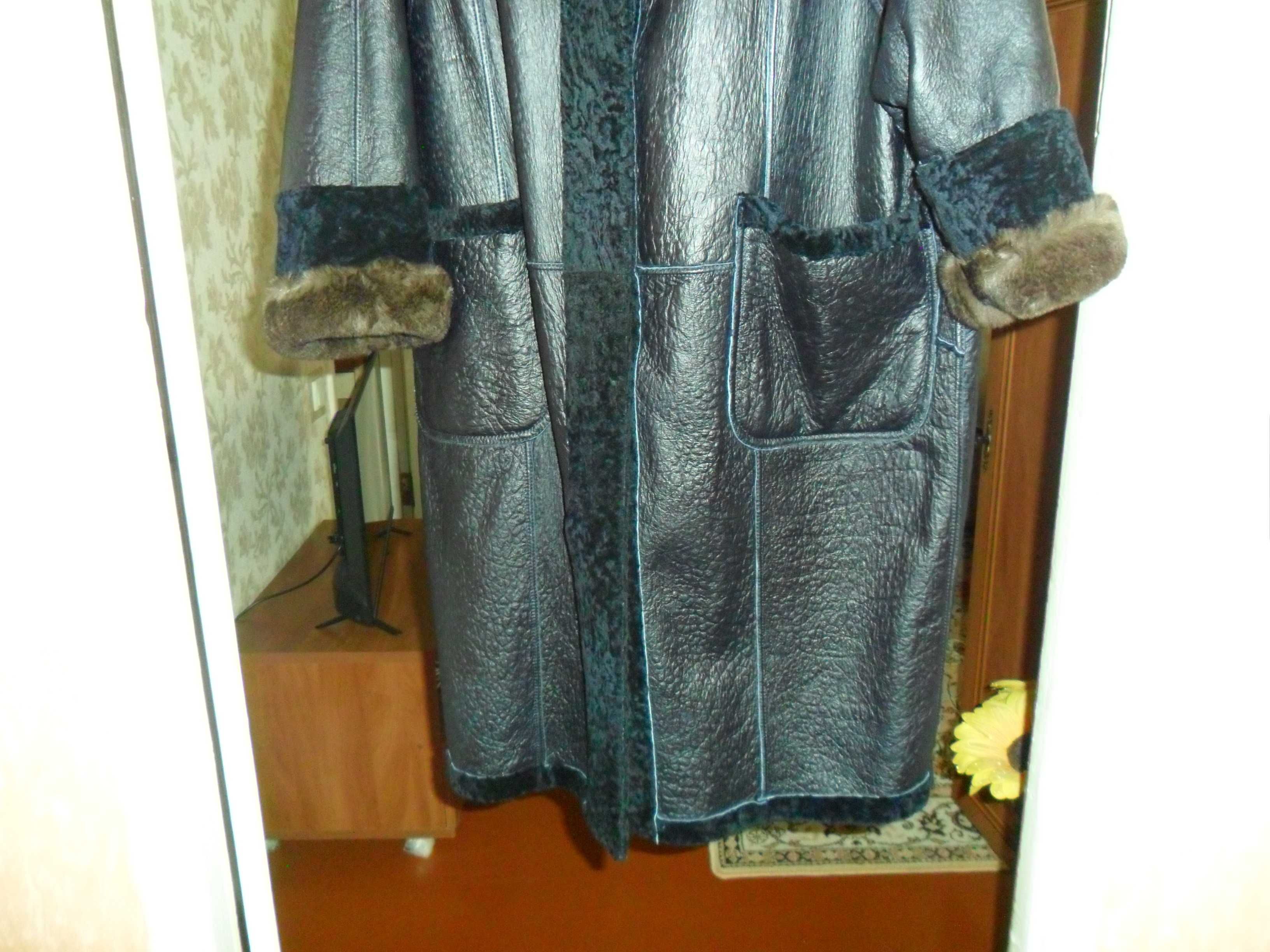 Срочно продам двухстороннюю дубленку из меха астрагала.