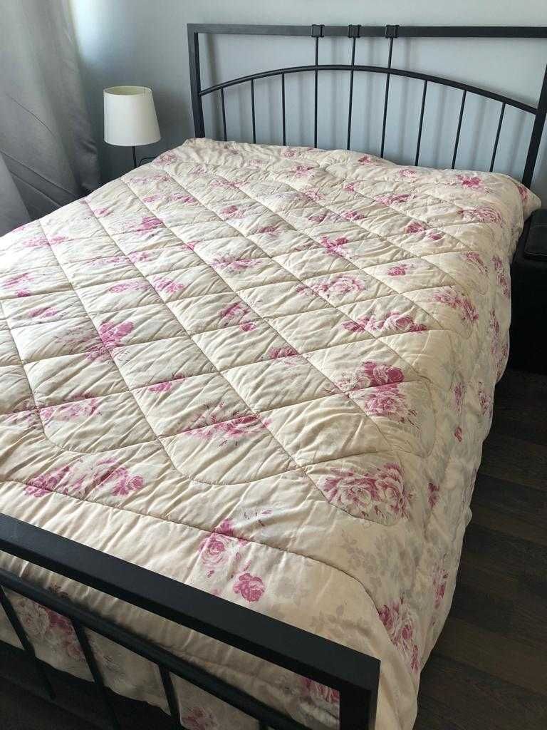 Cama de casal e colchão como novos