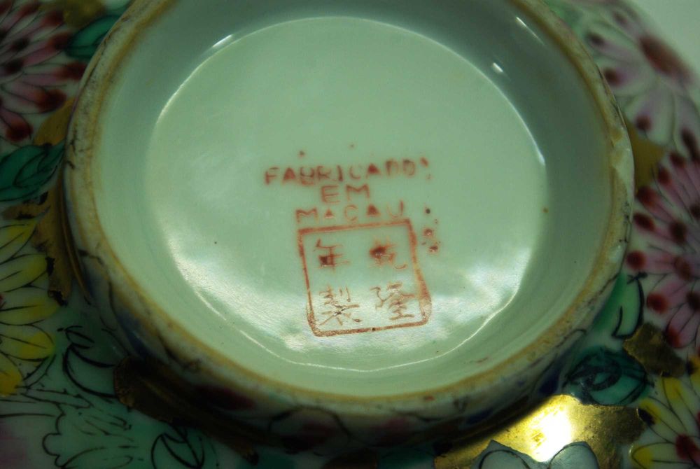 Porcelana Chinesa. Tijela, colher, mil flores. Fabricado em Macau