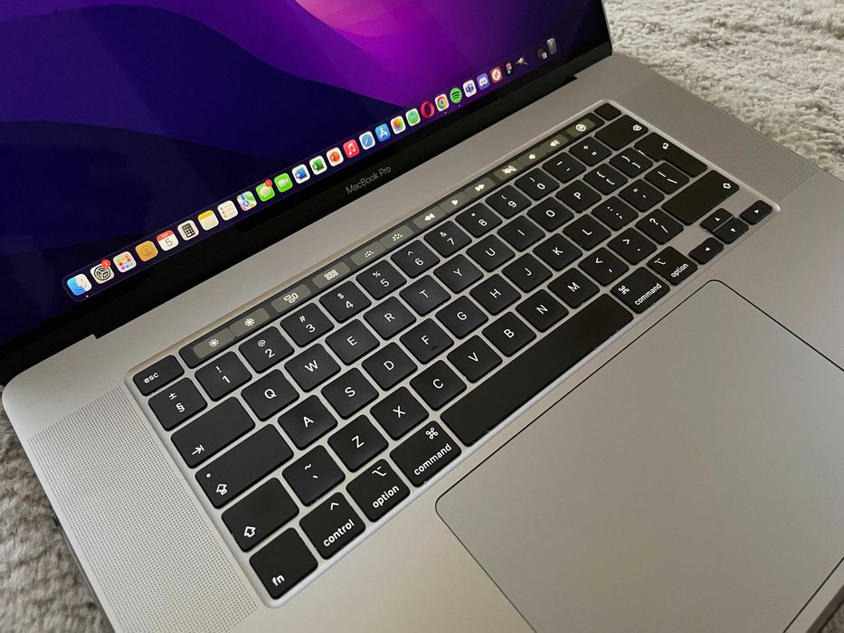 Macbook Pro 2019 i9 16 RAM 1TB ROM