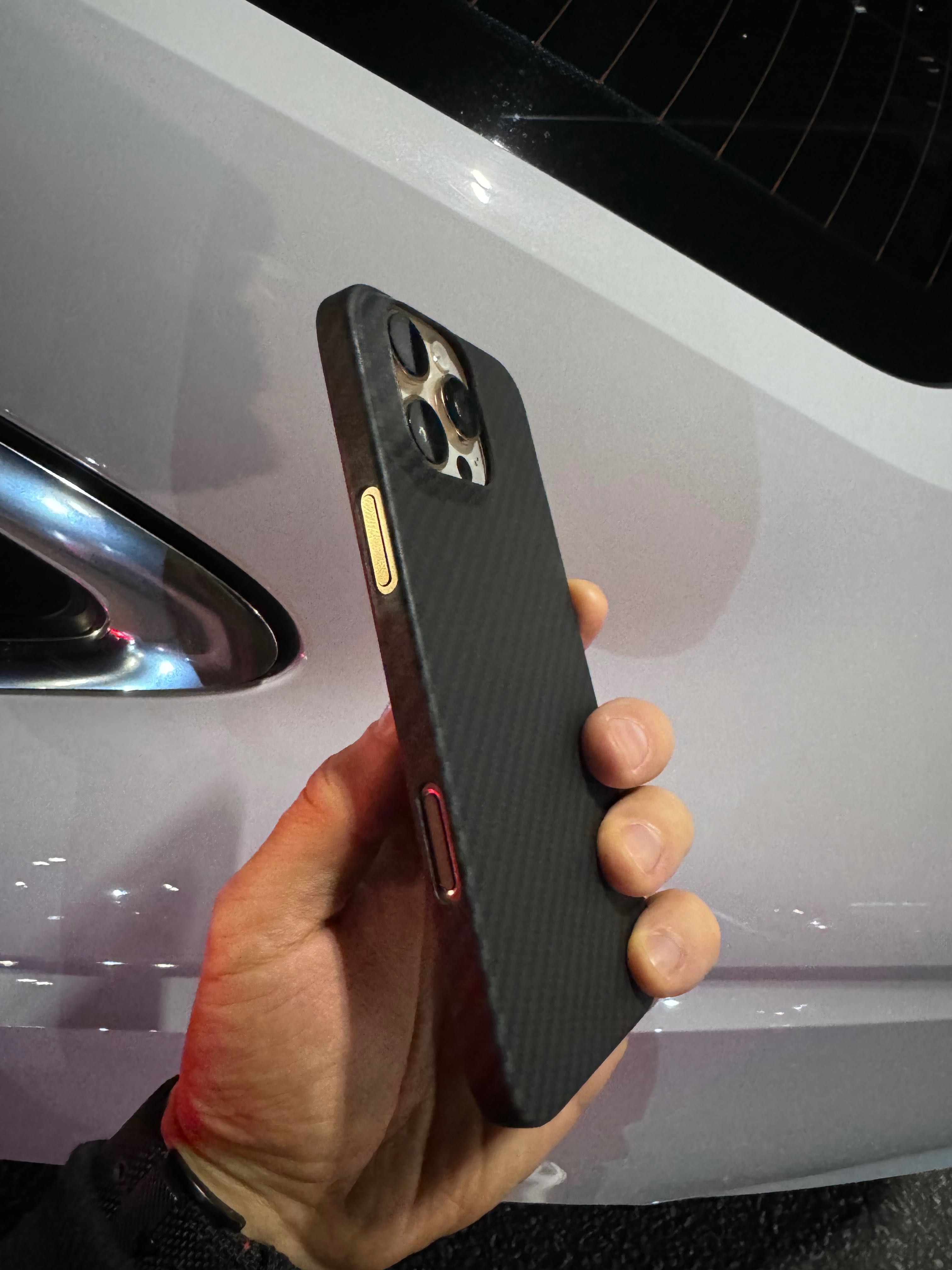 Ультратонкий карбоновый чехол iPhone 16 Pro Max