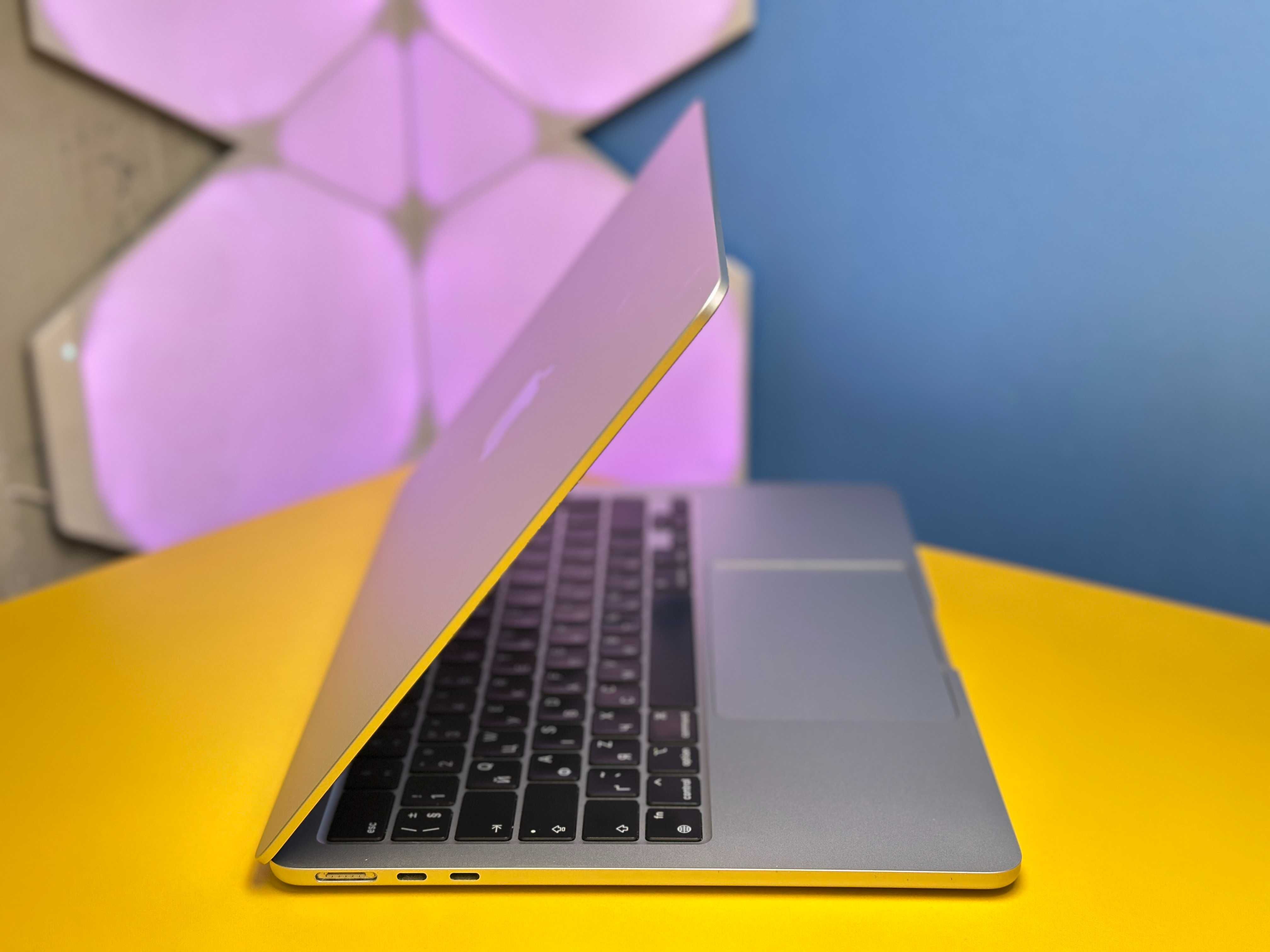 Ноутбук Apple MacBook Air 13" M2 Silver MLXY3 (132422) Б/У З ГАРАНТІЄЮ