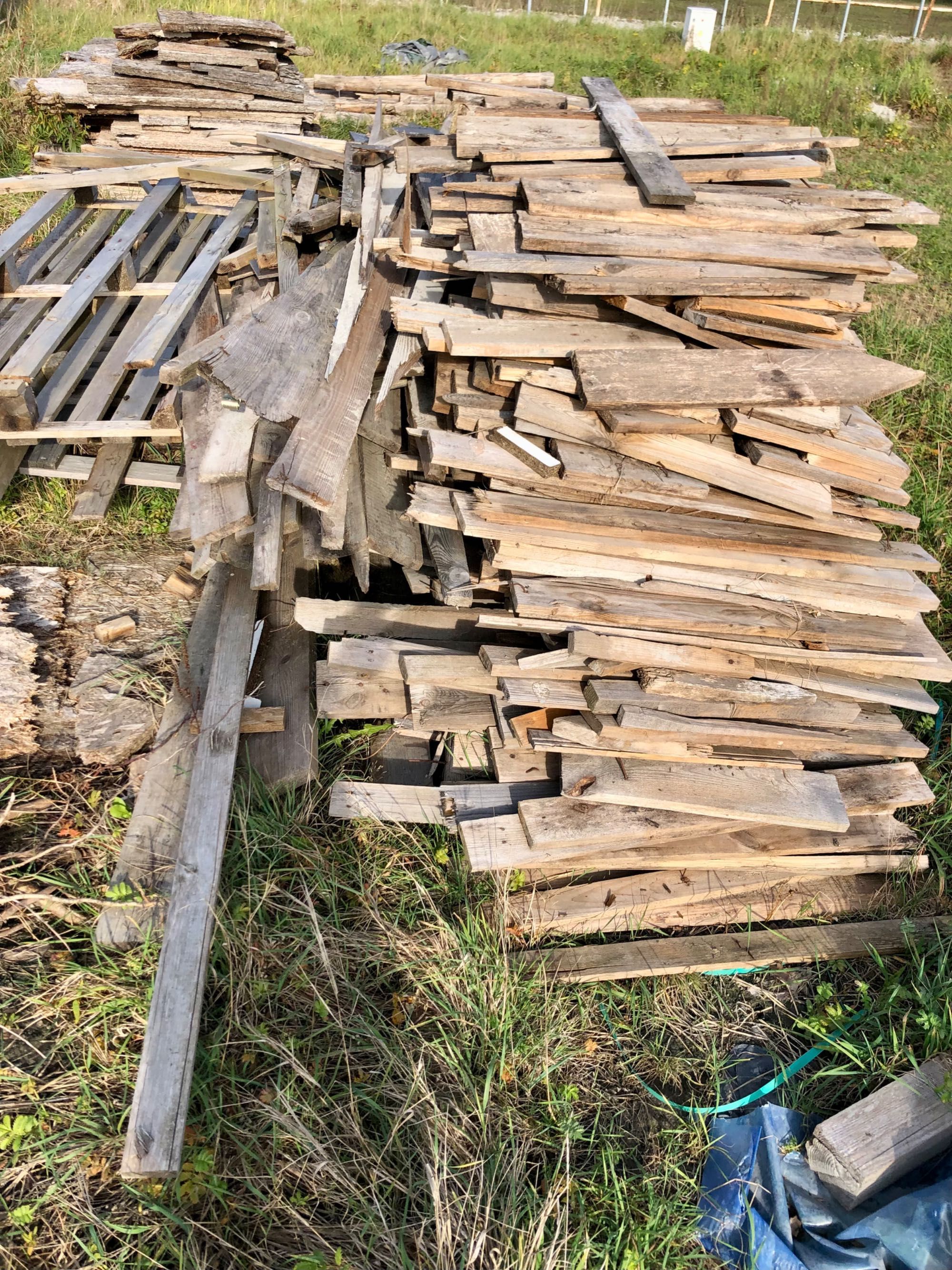 Drewno po budowie,  płyty OSB, deski, paliki  i ścinki na opał