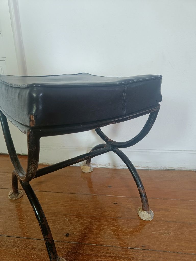 Repousa pés antigo para restauro