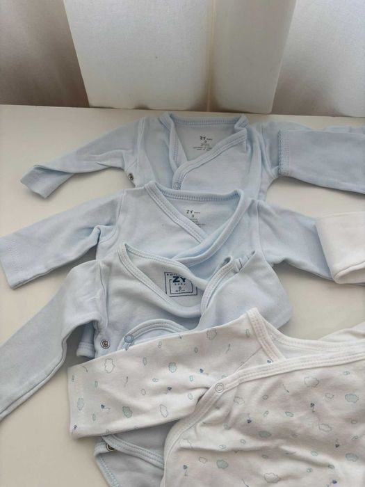 7 body’s brancos e azul com abertura a frente manga longa