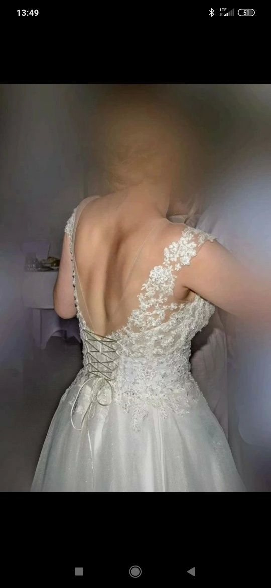 Piękna suknia ślubna Melory