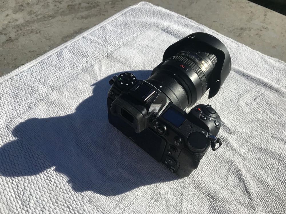 Máquina Nikon Z6 + lente 18-200mm, como nova