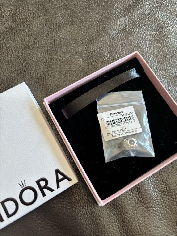 PANDORA srebrny ażurowy charms