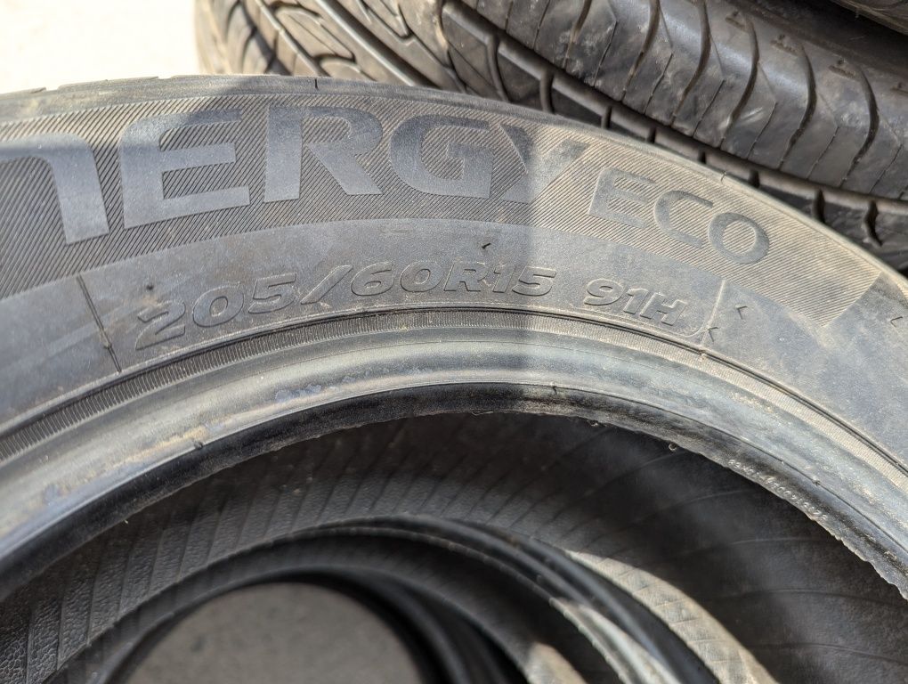 205/60R15 Hankook 8+mm