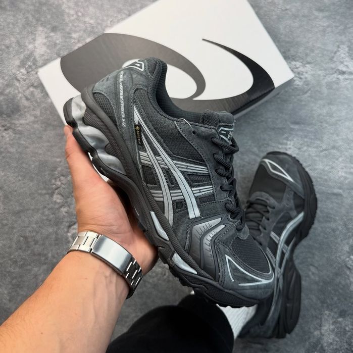 ASICS goretex кросівки
