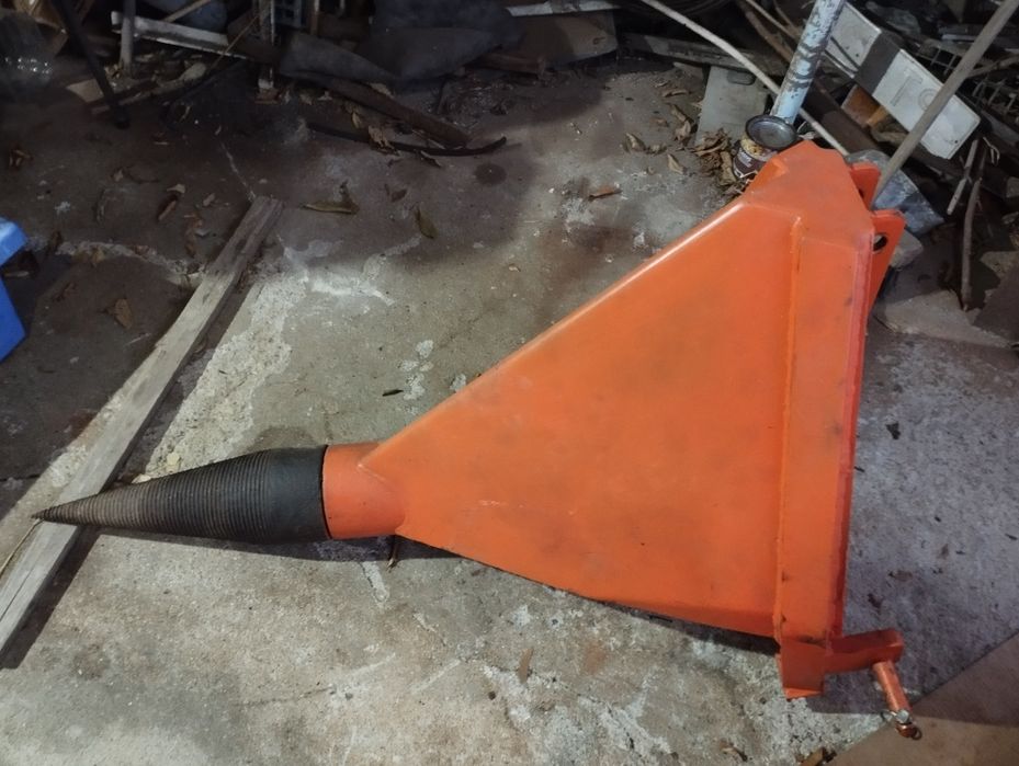Vendo rachador de fuso para trator.