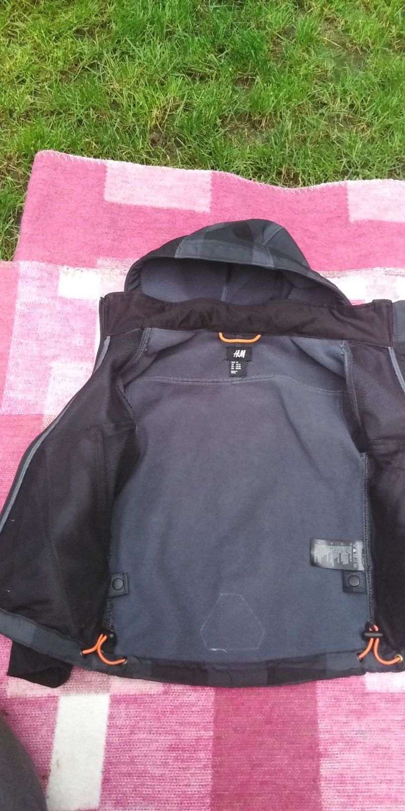 Kurtka softshell hm czarna w krate roz 92 z kapturem i duza gra