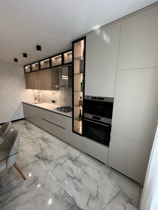 Продам 2 ком Центр Голливуд ЖК Лесной Сертификат