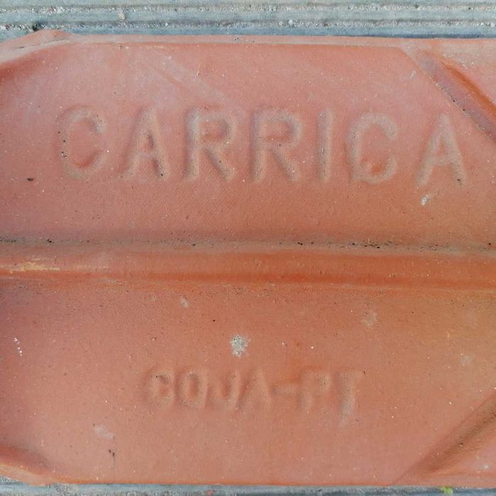 Tamancos / remates em cerâmica para telhado - marca Carriça, Coja
