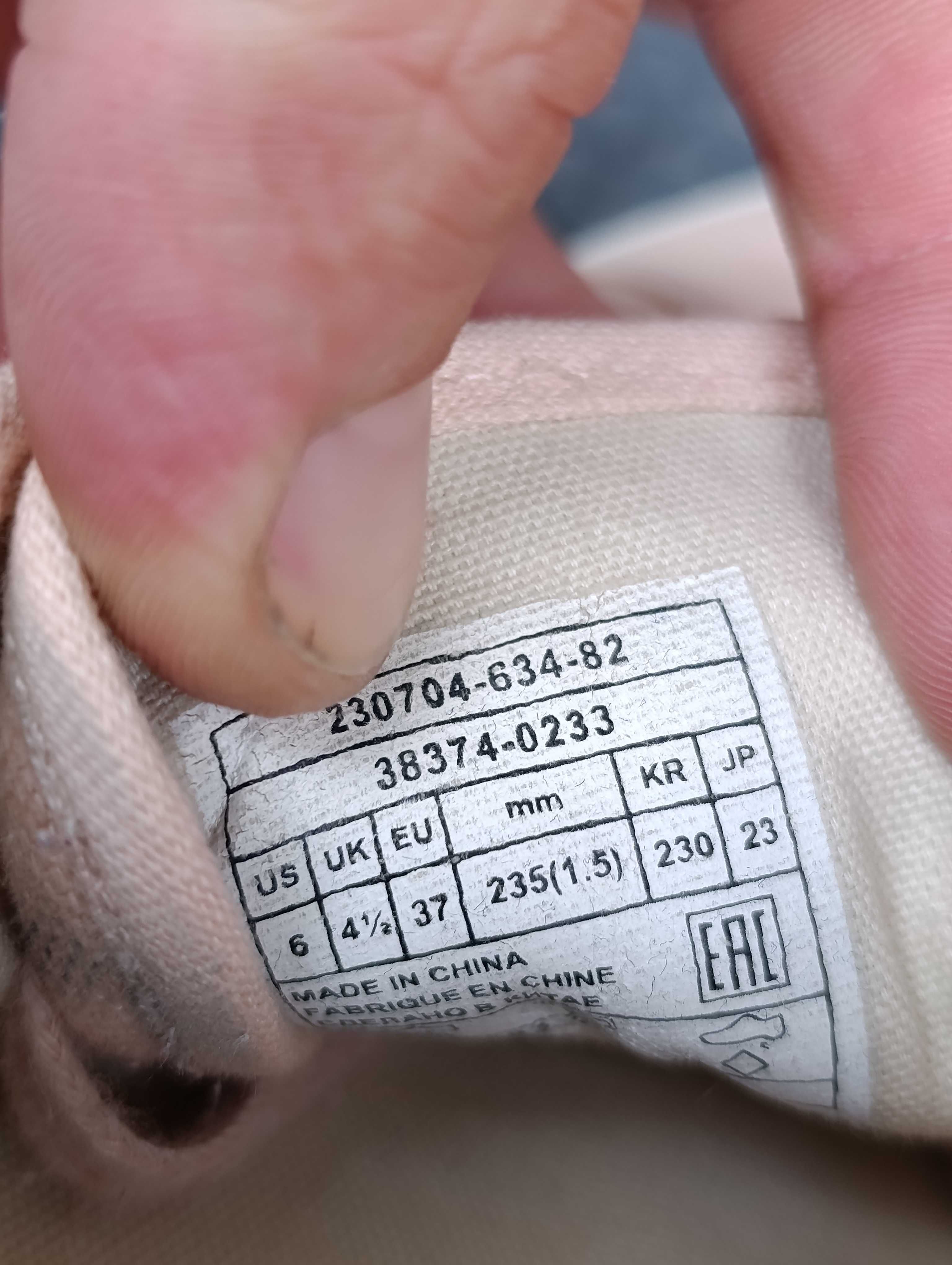 Trampki na wysokiej podeszwie Levi's Tijuana

tenisówki rozmiar 37
