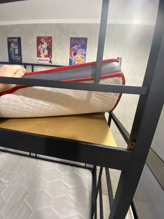 Металеве ліжко двоярусне