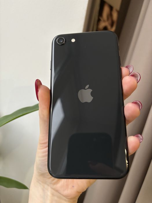 Телефон Apple iPhone SE 2nd Gen на 64 GB