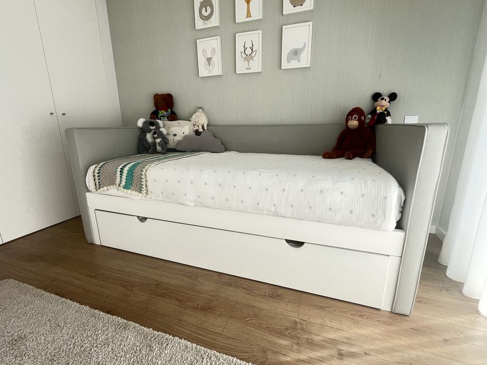 Cama Solteiro Dupla em Madeira com 2 Colchões Incluídos - bom estado