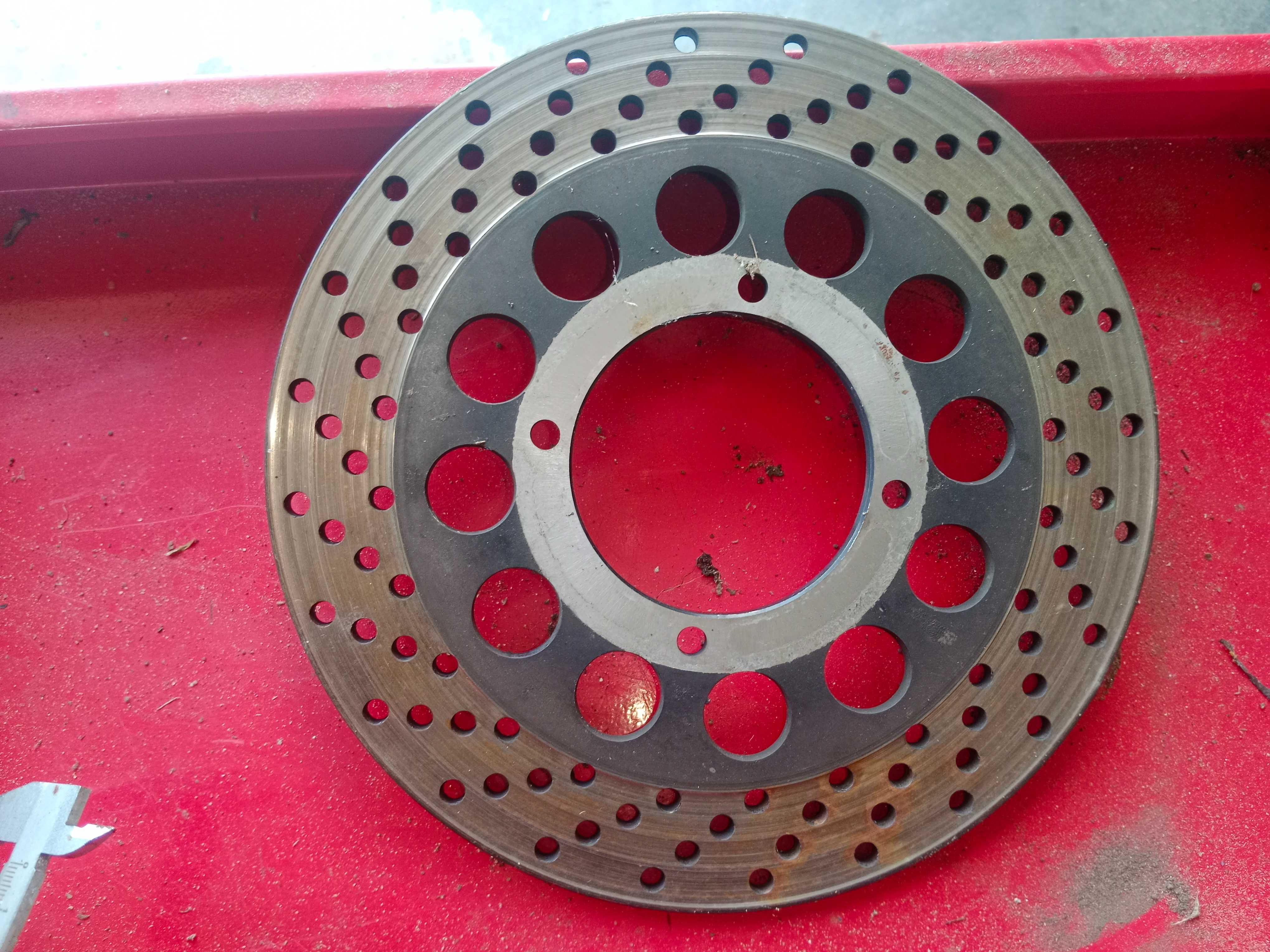 suzuki gsxf600 gsxf 600 gsxf750 750 tarcza hamulcowa tył tylna hamulca