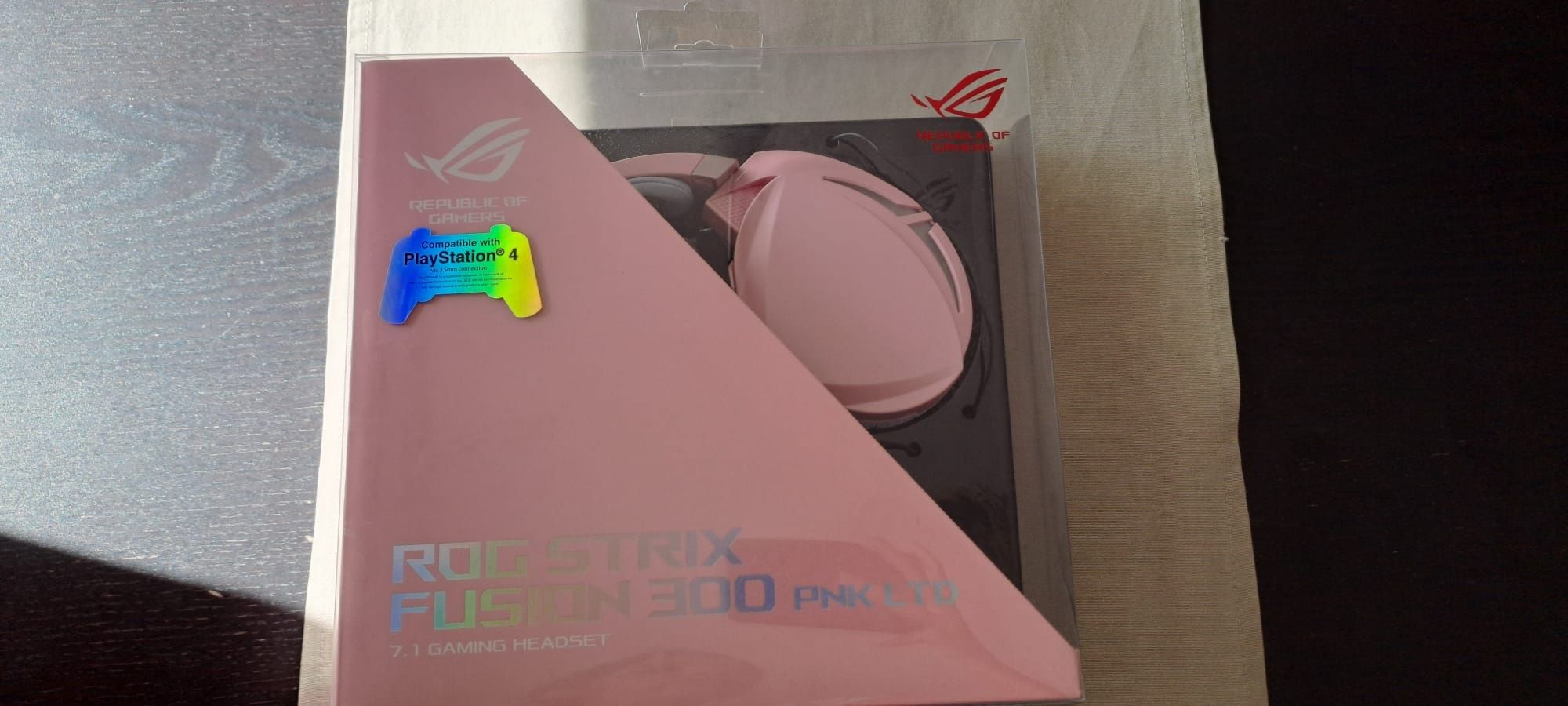 Asus ROG Strix Fusion 300 Pink LTD
