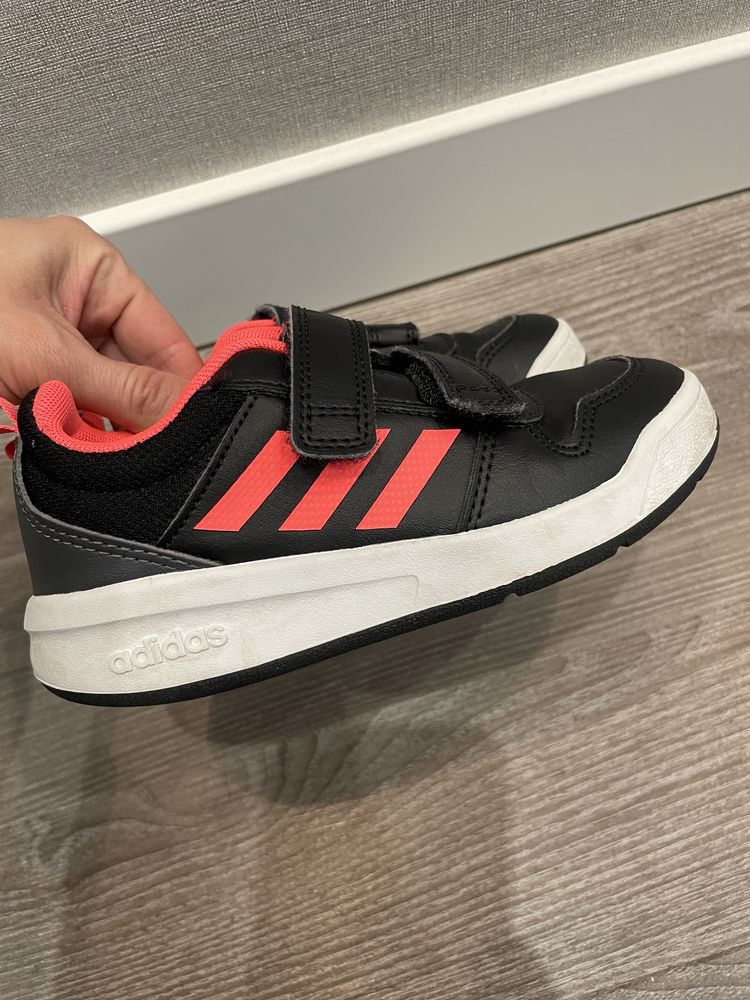 Кросівки adidas розмір 28