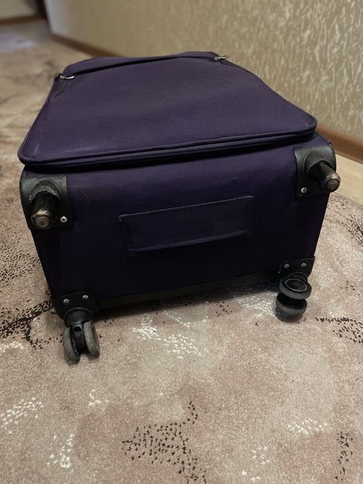 Валіза на колесиках